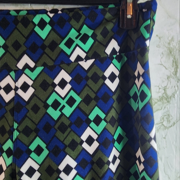 LuLaRoe Tall & Curvy Leggings - Picture 4 of 13